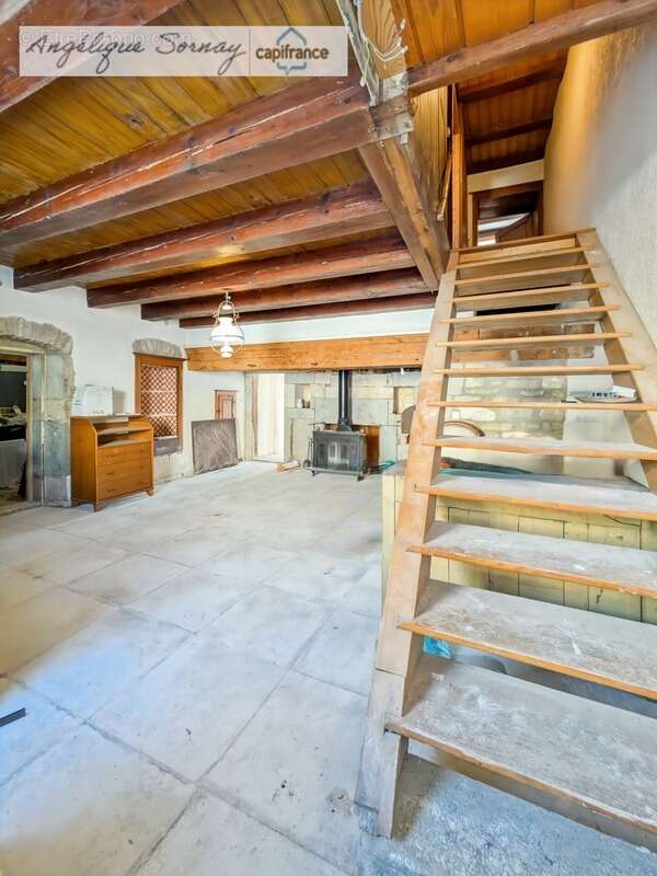 Maison familiale rénovée partiellement avec grange et vastes espaces – Jura BONLIEU - photo 7