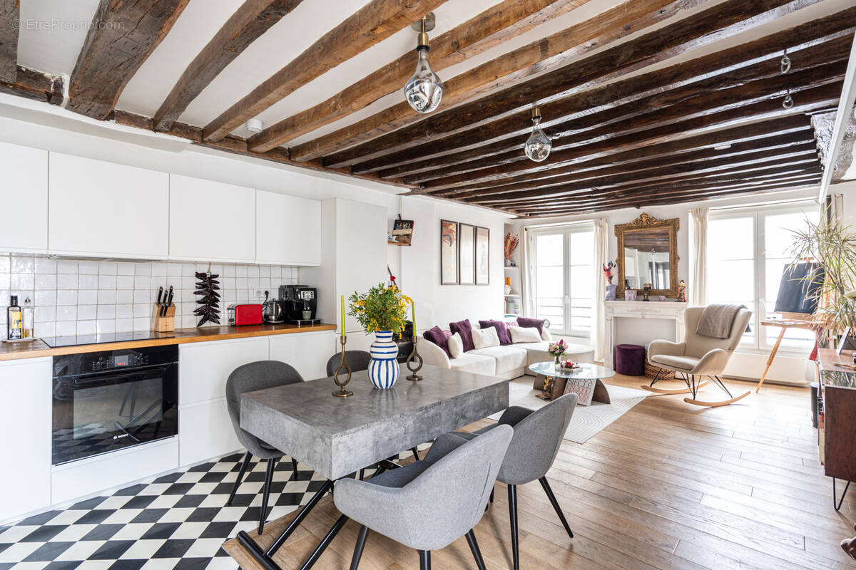 Appartement à PARIS-3E