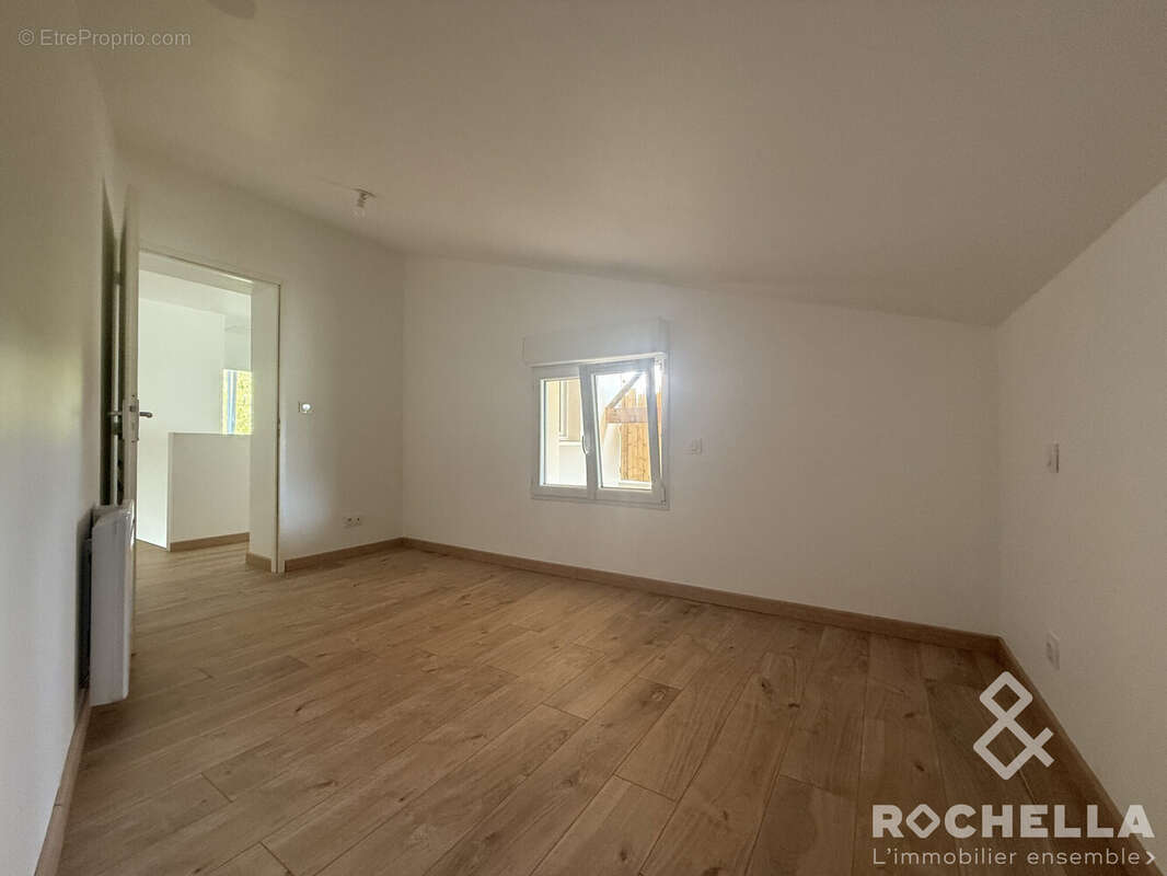 Maison 96 m² à Tonnay-Charente  - photo 8