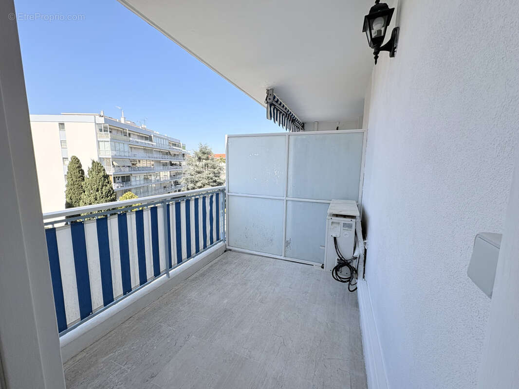Appartement à VALLAURIS