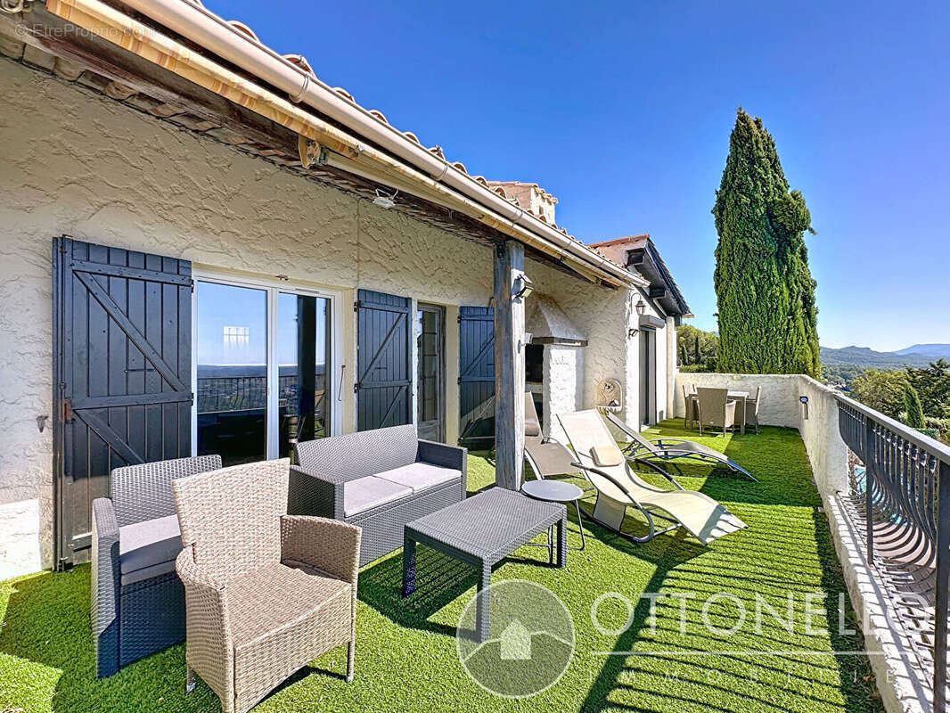 Maison à ROQUEBRUNE-SUR-ARGENS