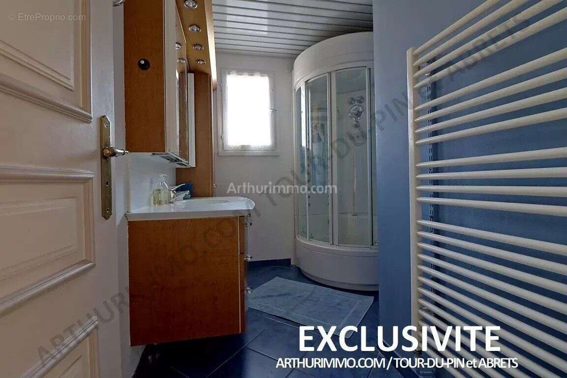 Maison à LA TOUR-DU-PIN