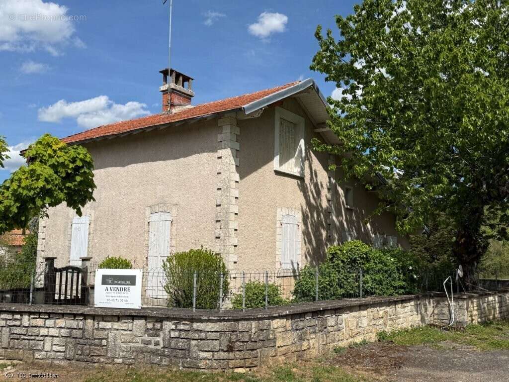 Maison à NANTEUIL-EN-VALLEE