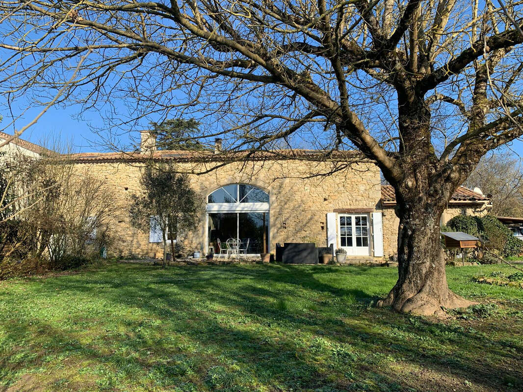 Maison à NEUFFONS