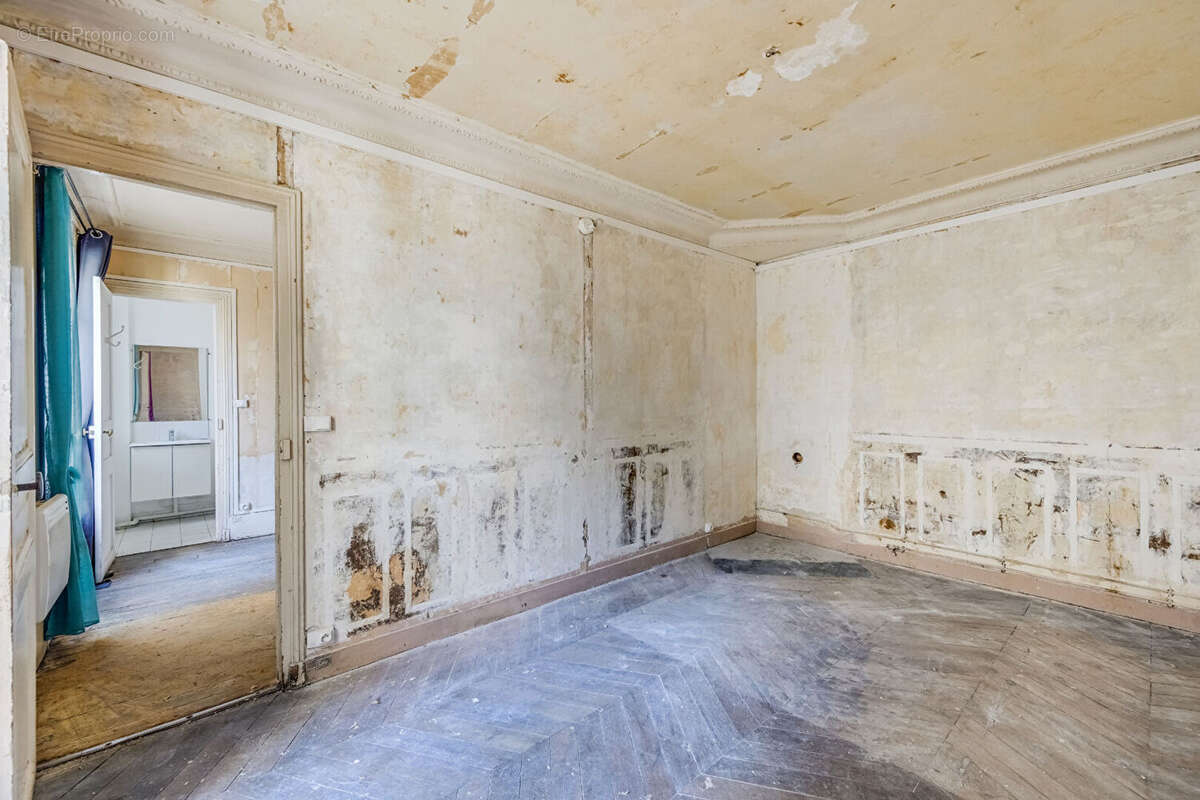 Paris 18ème - Rue Ordener - T2 de 38 m² à fort potentiel - photo 8
