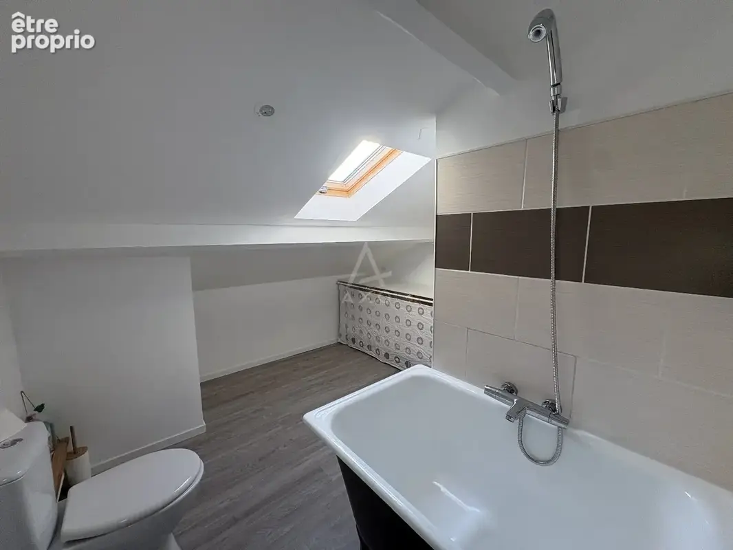 FLEAC.Belle maison familiale contemporaine de 8 pièces implantée sur un terrain de 1452 m² environ clos et arboré. - photo 18