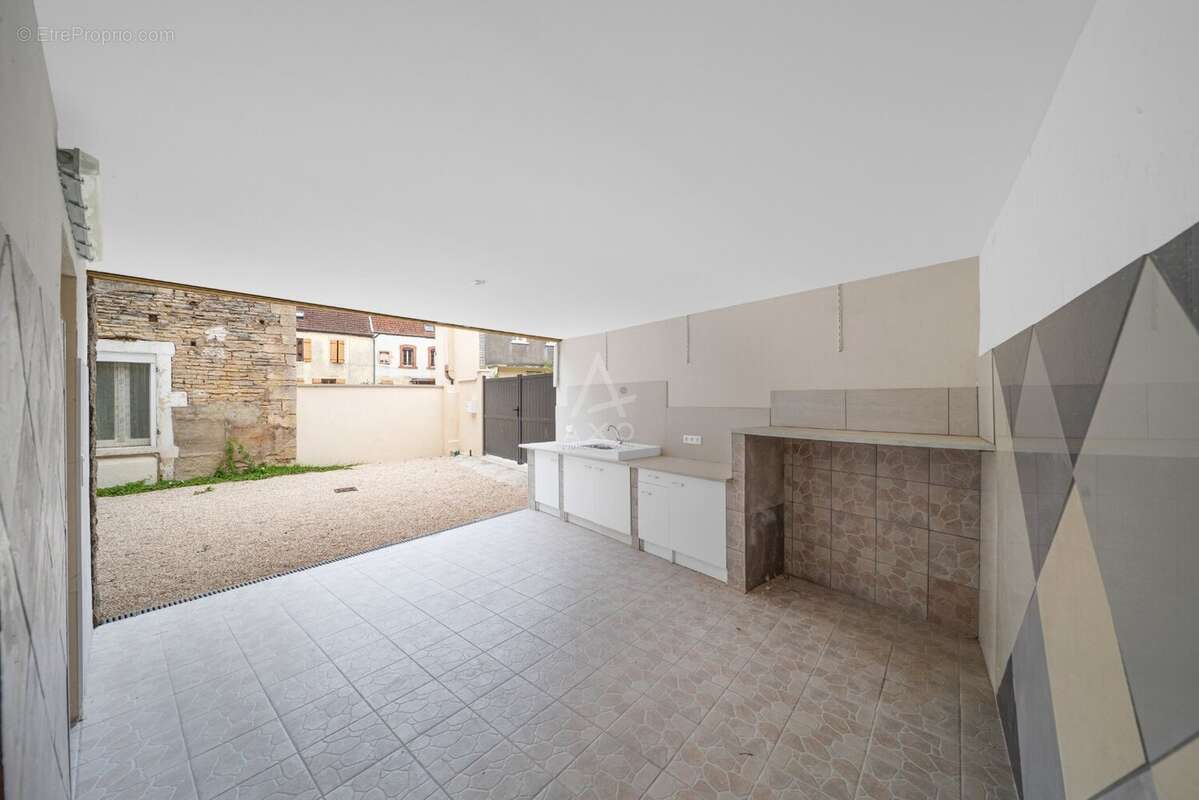 Maison à FLEUREY-SUR-OUCHE