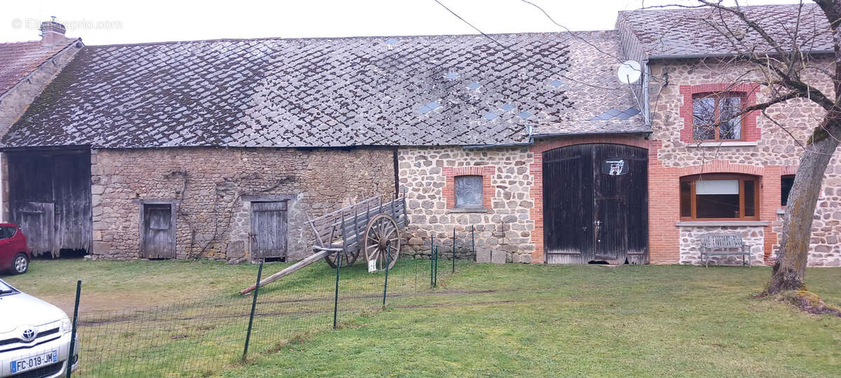 Maison à SAINT-PRIEST-LA-PLAINE