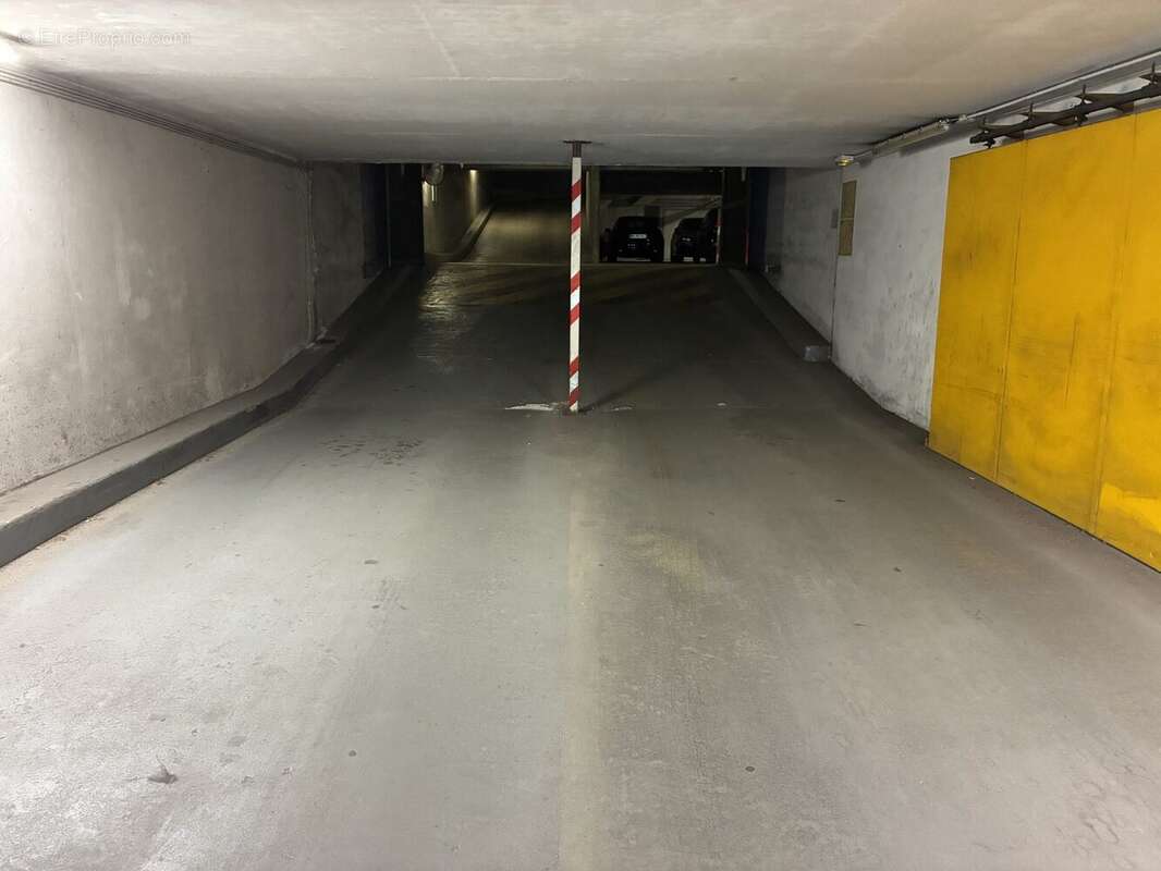 Parking à SEVRES