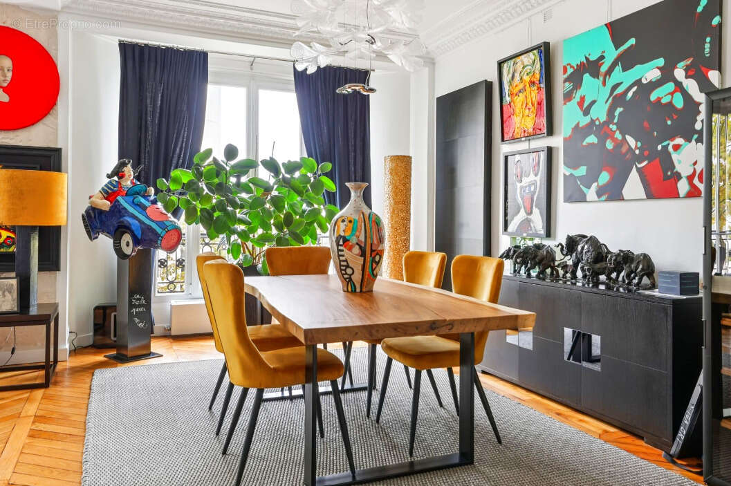Appartement à PARIS-16E