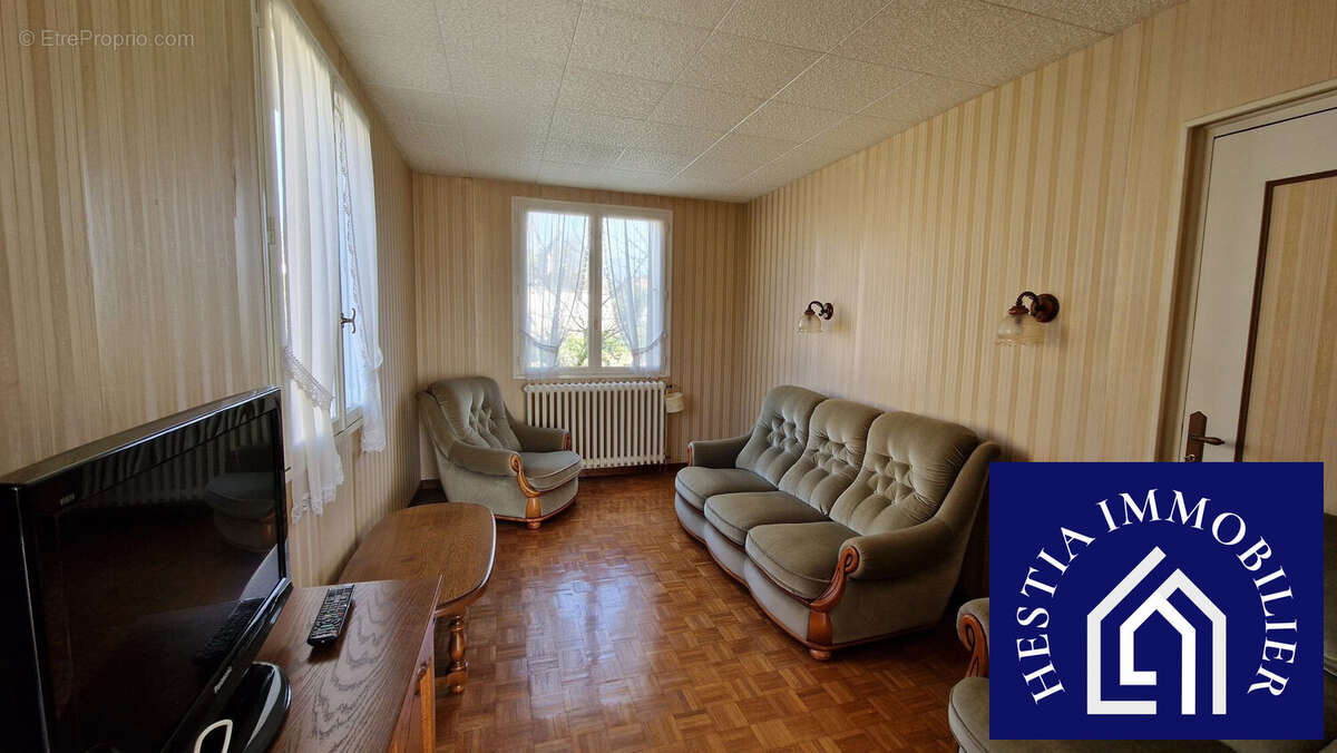 Maison à MOUTIERS-SAINT-JEAN