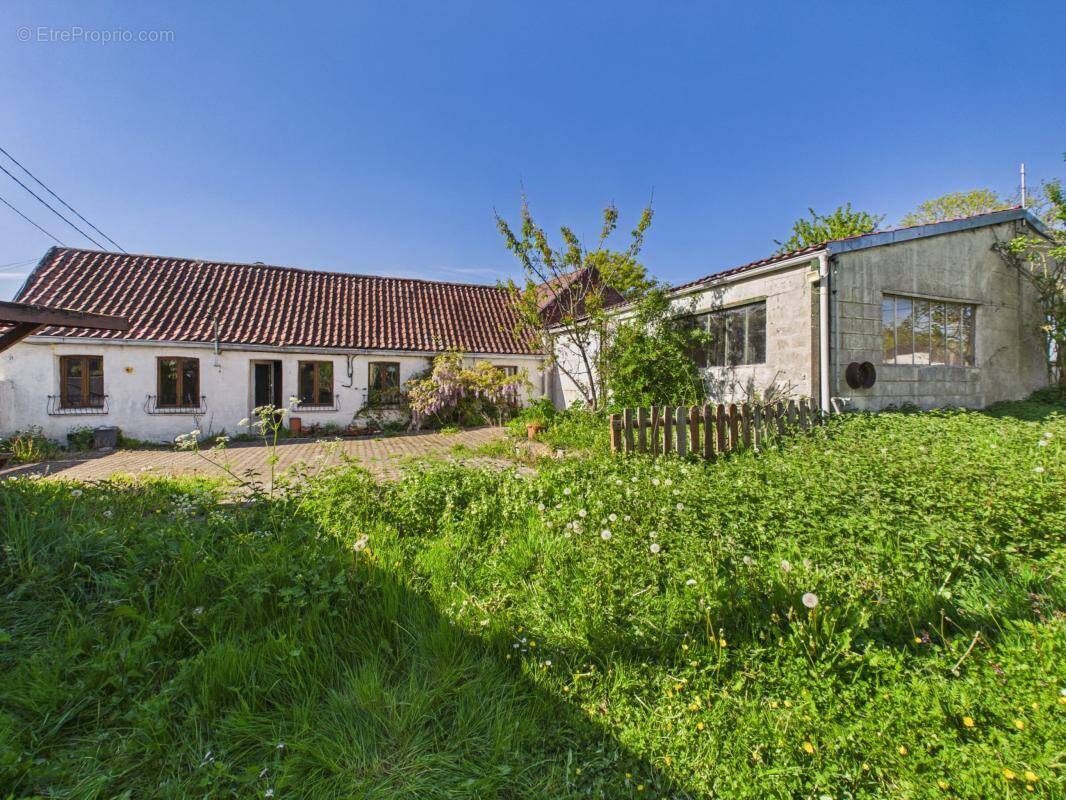 Maison à LECELLES