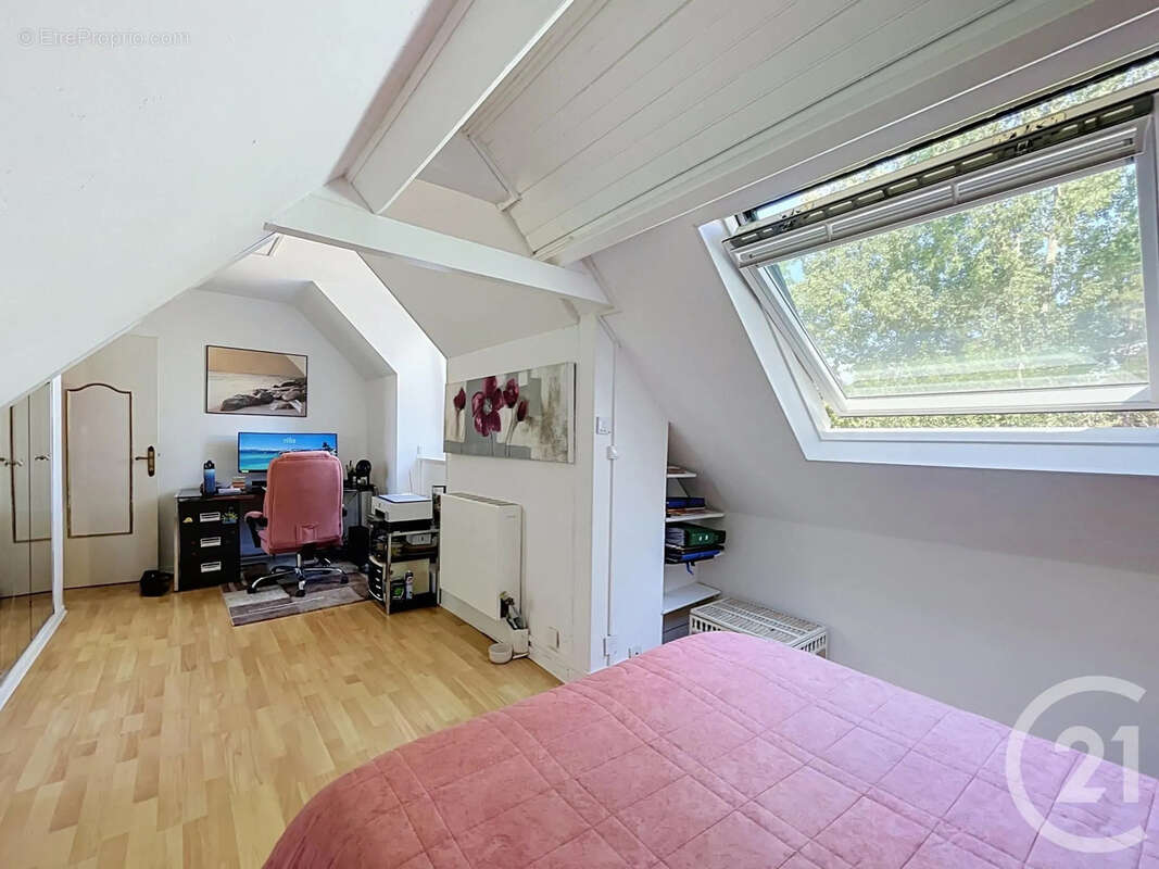 Maison 138 m² à Savigny-Le-Temple  - photo 10