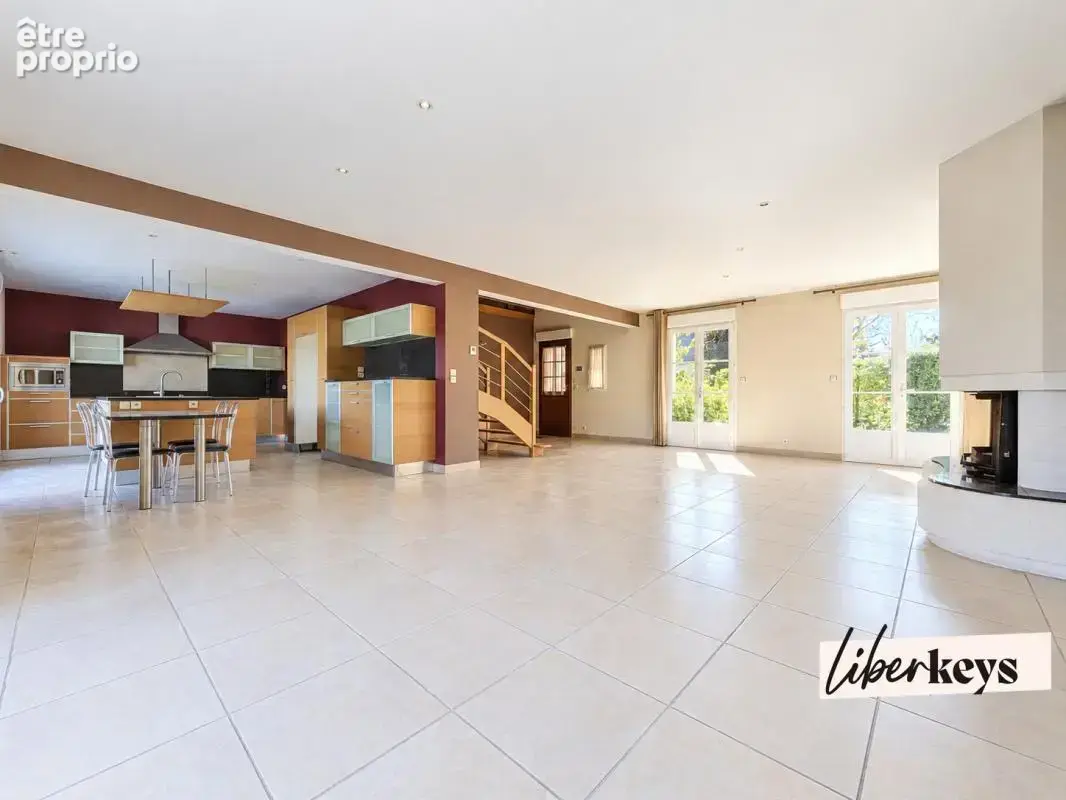 SAINT-AVERTIN – Maison familiale de 230 m² avec 3 suites parentales - photo 2
