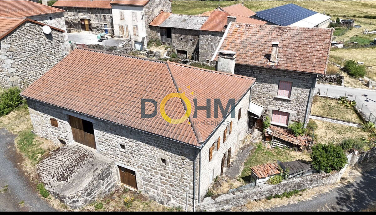 Maison en pierre avec grange et étable   111 m2 habitables   Dépendances de 260 m2 - photo 5
