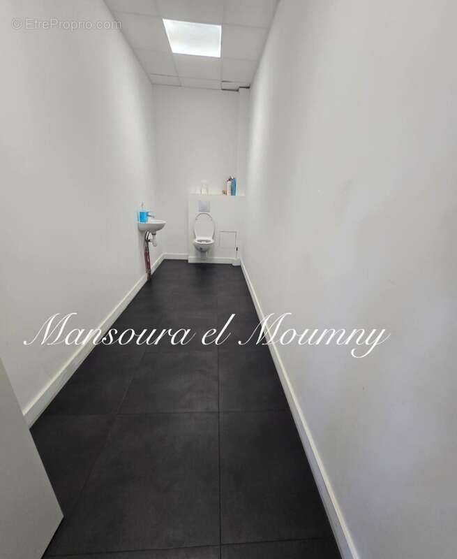 Local commercial moderne et cles en main (37) - photo 8