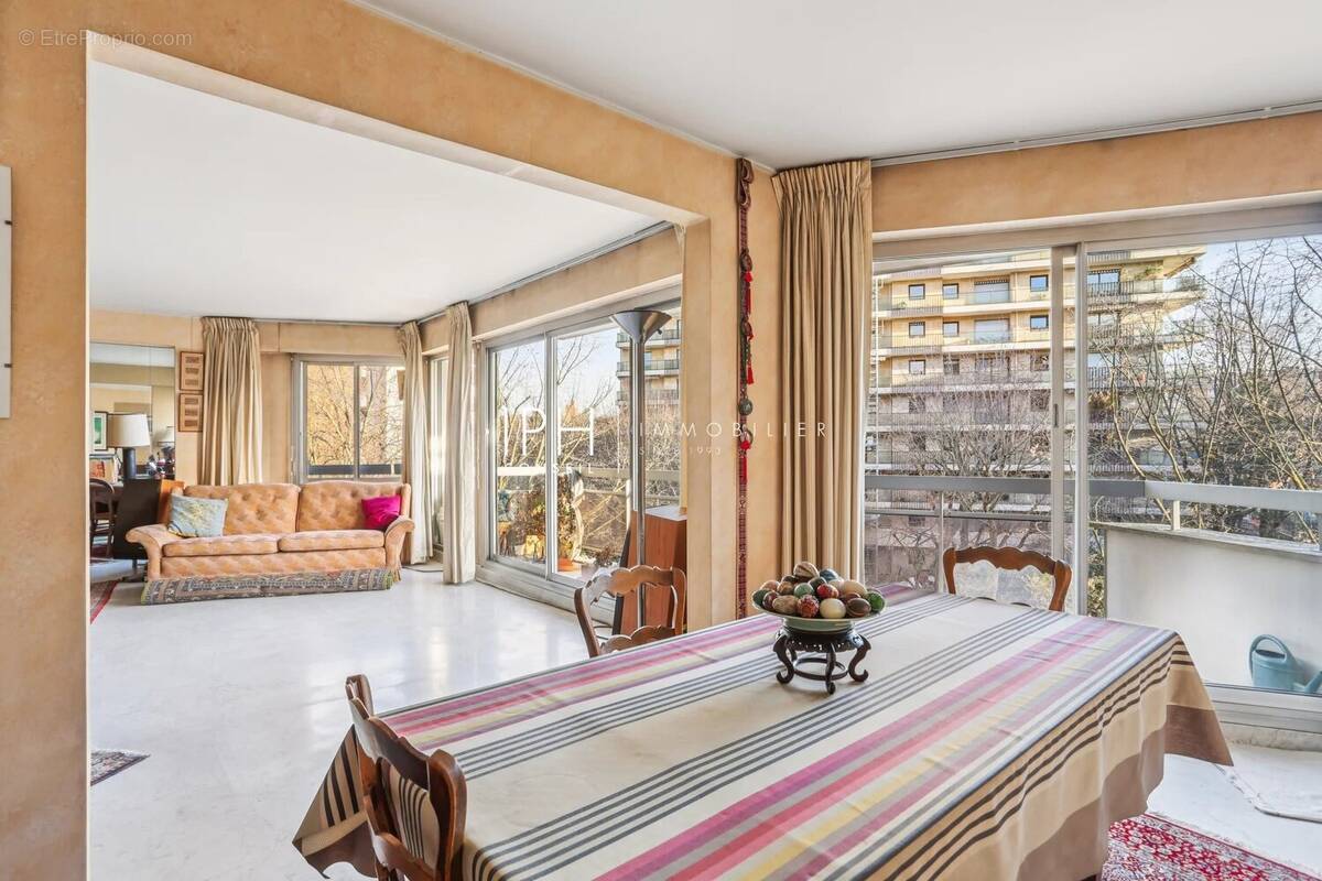 Appartement à NEUILLY-SUR-SEINE