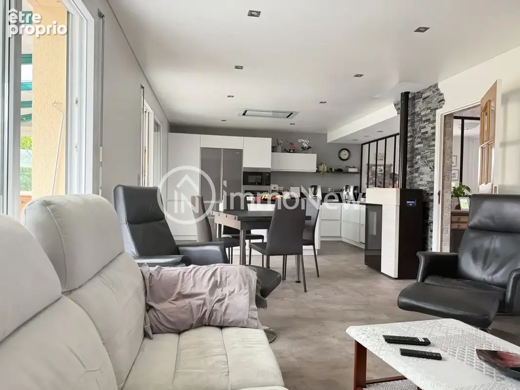 Beau pavillon vie plain pied 142 m2 sur terrain 1200 m2 au calme avec vue et a 500 m des commerces - photo 2