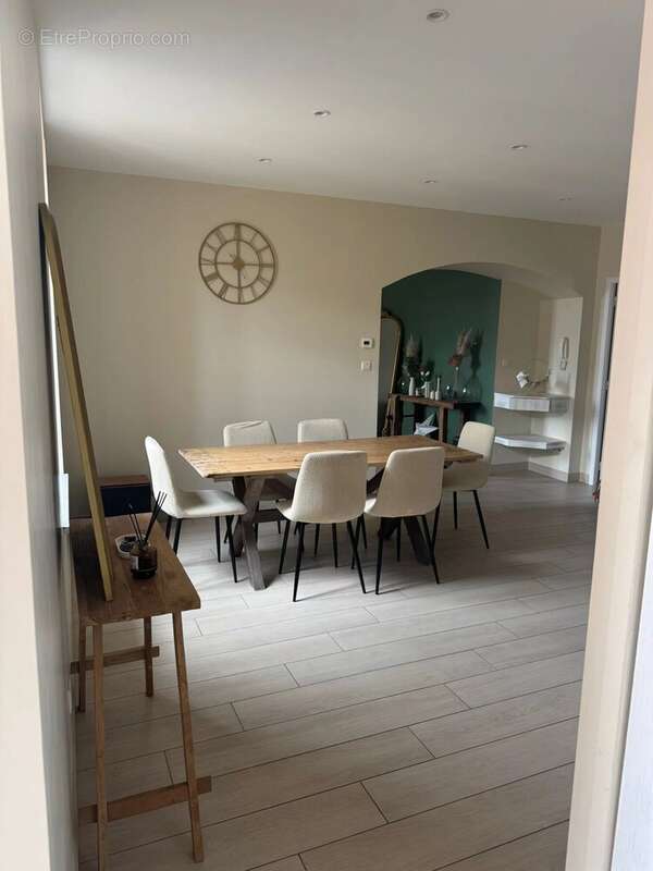 Appartement à MONTROND-LES-BAINS