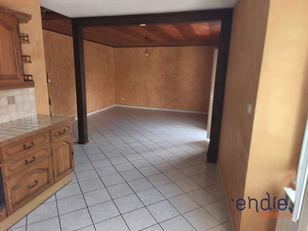 Maison 3 pièces (77m²) avec grange et terrain à vendre à MURAT - photo 3