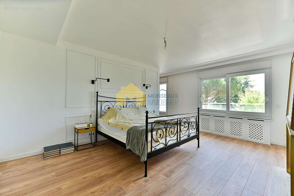 Maison à SAINTE-GENEVIEVE-DES-BOIS