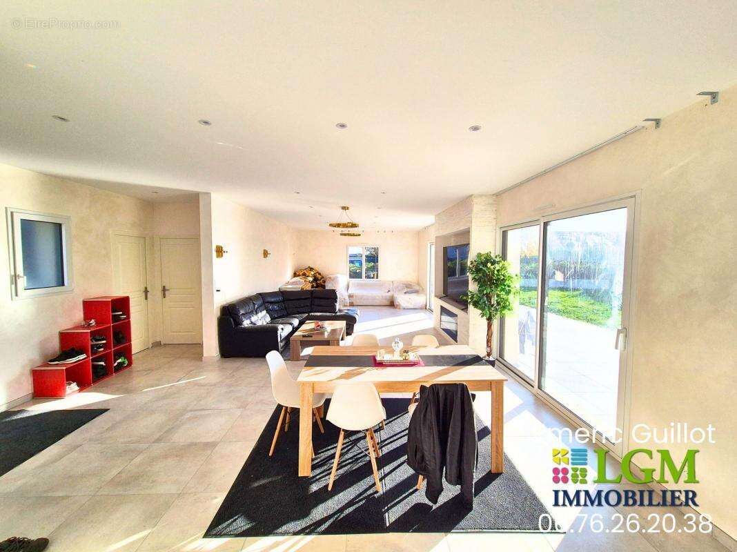 Maison à VILLEBAROU