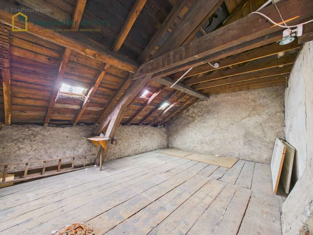 Immeuble de rapport à rénover à Belfort – 198 m², 3 logements + 5 garages – Fort potentiel locatif - photo 15