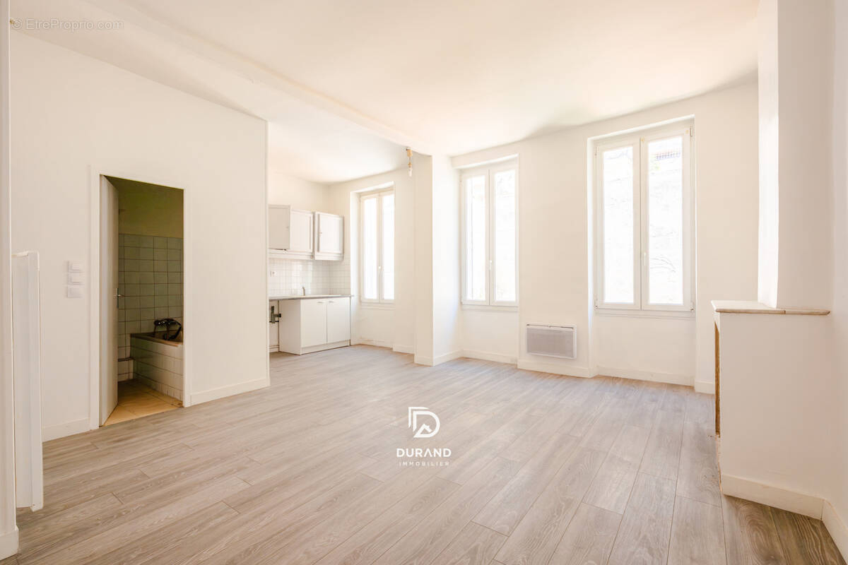 Appartement à MARSEILLE-3E
