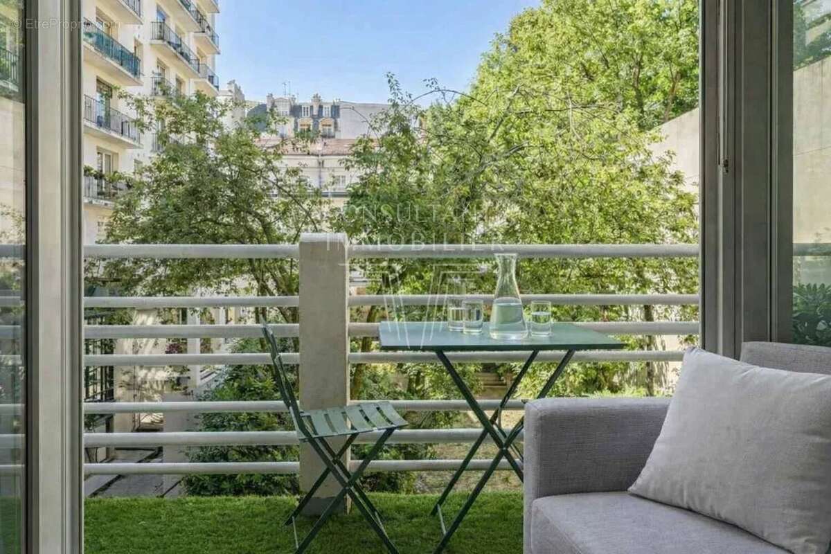 Appartement à PARIS-16E