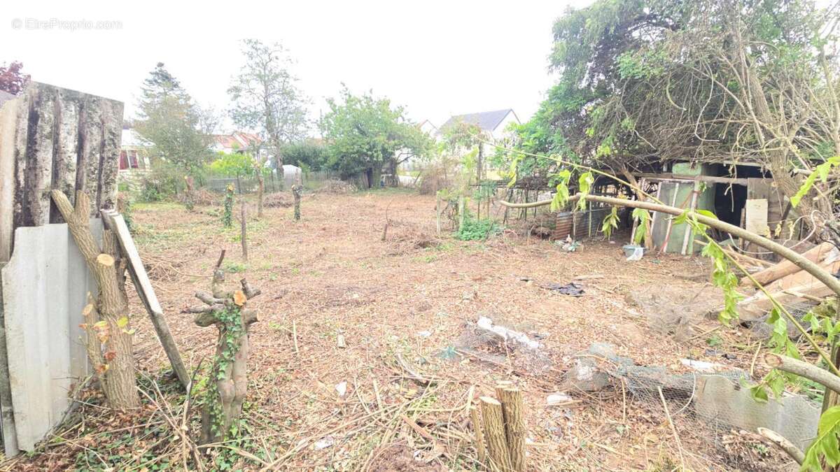 28500-Terrain constructible de 460m2 - photo 11