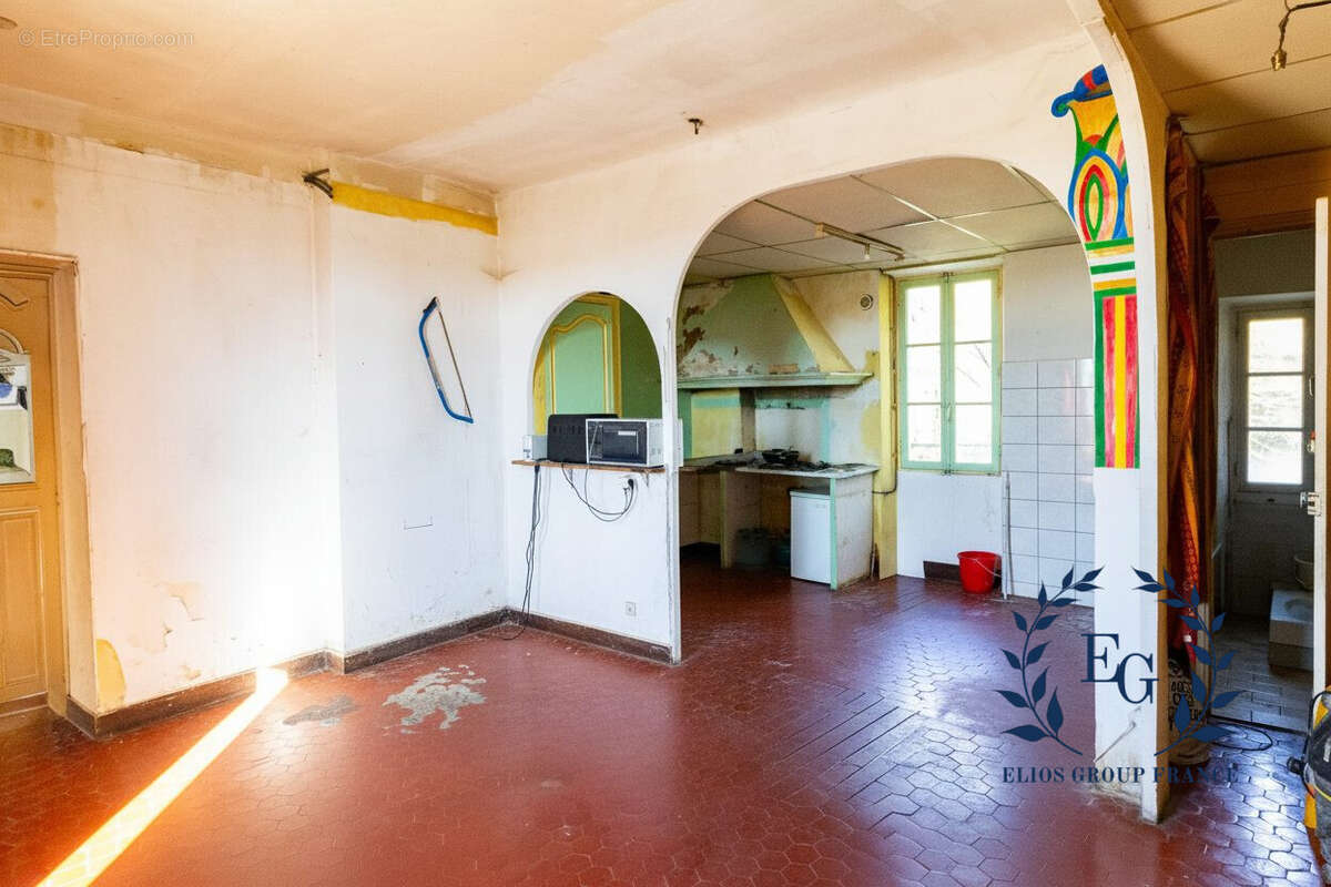 Appartement à VARAGES