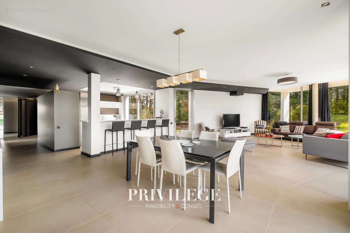 Maison à CHARBONNIERES-LES-BAINS