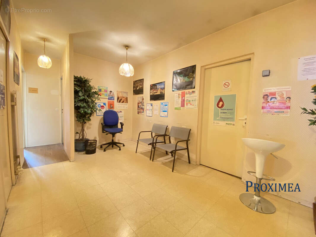 Commerce à EMERAINVILLE