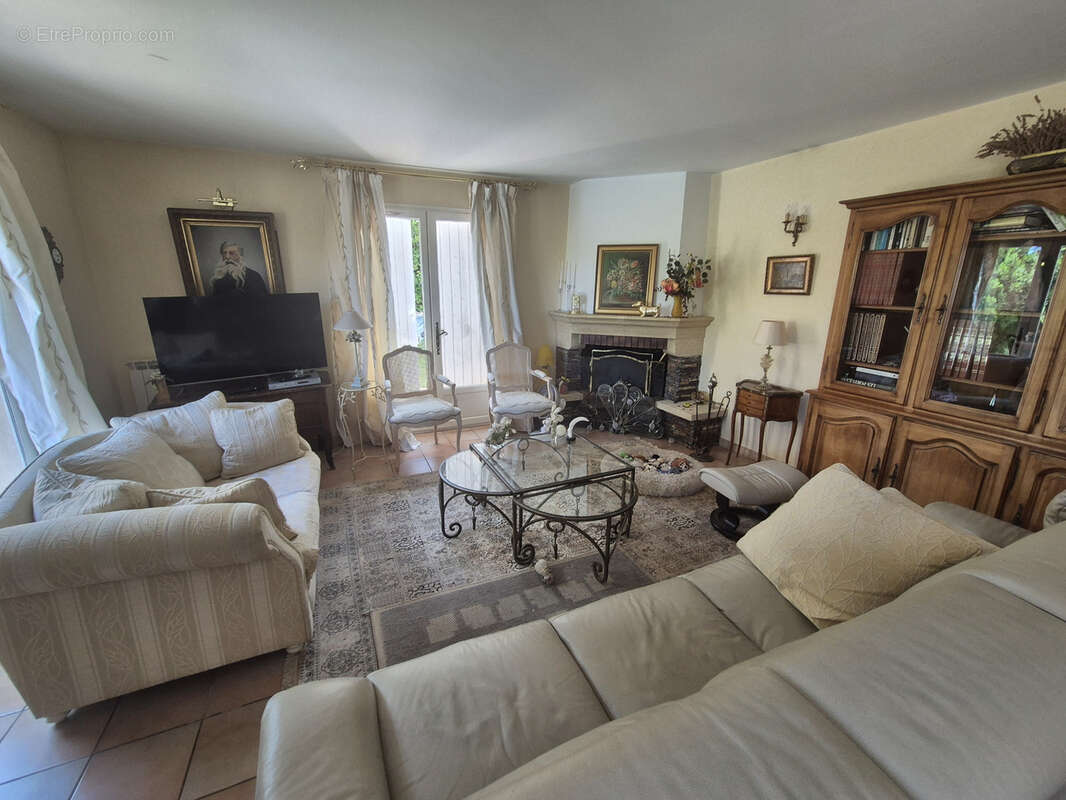 Maison à LE REVEST-LES-EAUX