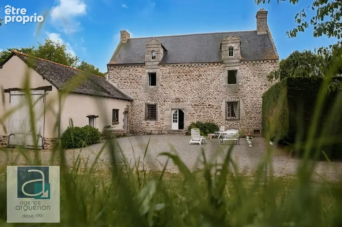 Domaine équestre entre Rennes et Saint Brieuc, près de la vallée de la RANCE- Manoir du XVIIe, longère bretonne dans un environn - photo 2