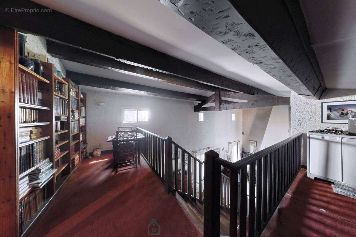 Maison à SAINT-MITRE-LES-REMPARTS