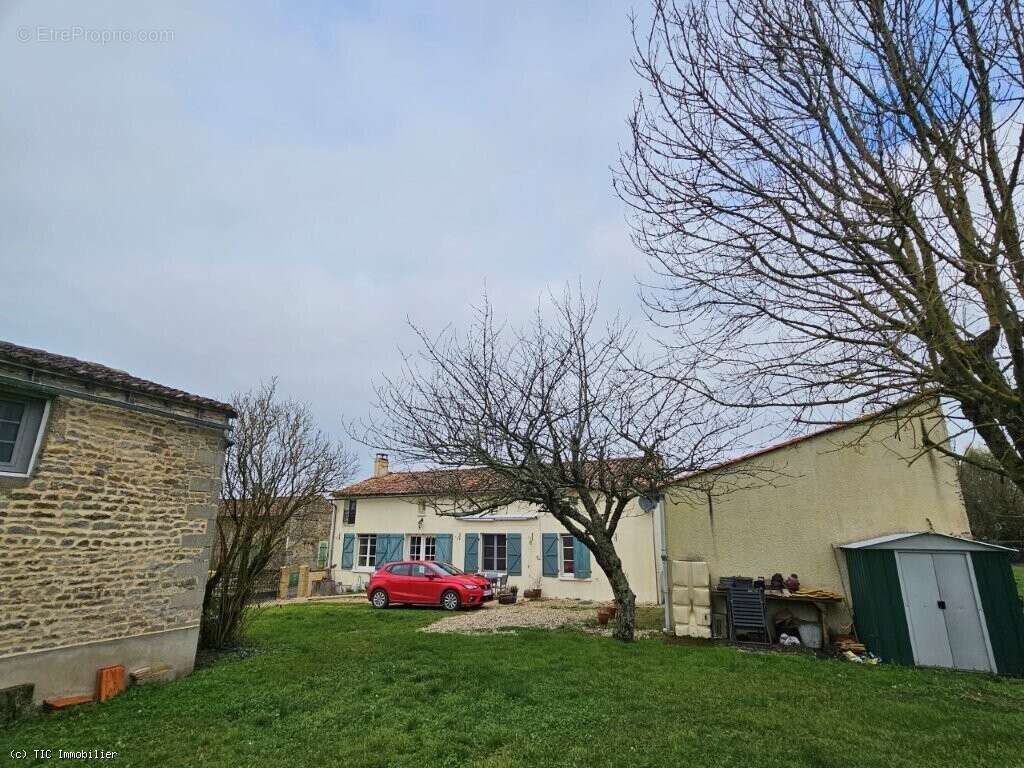 Maison à VILLEFAGNAN