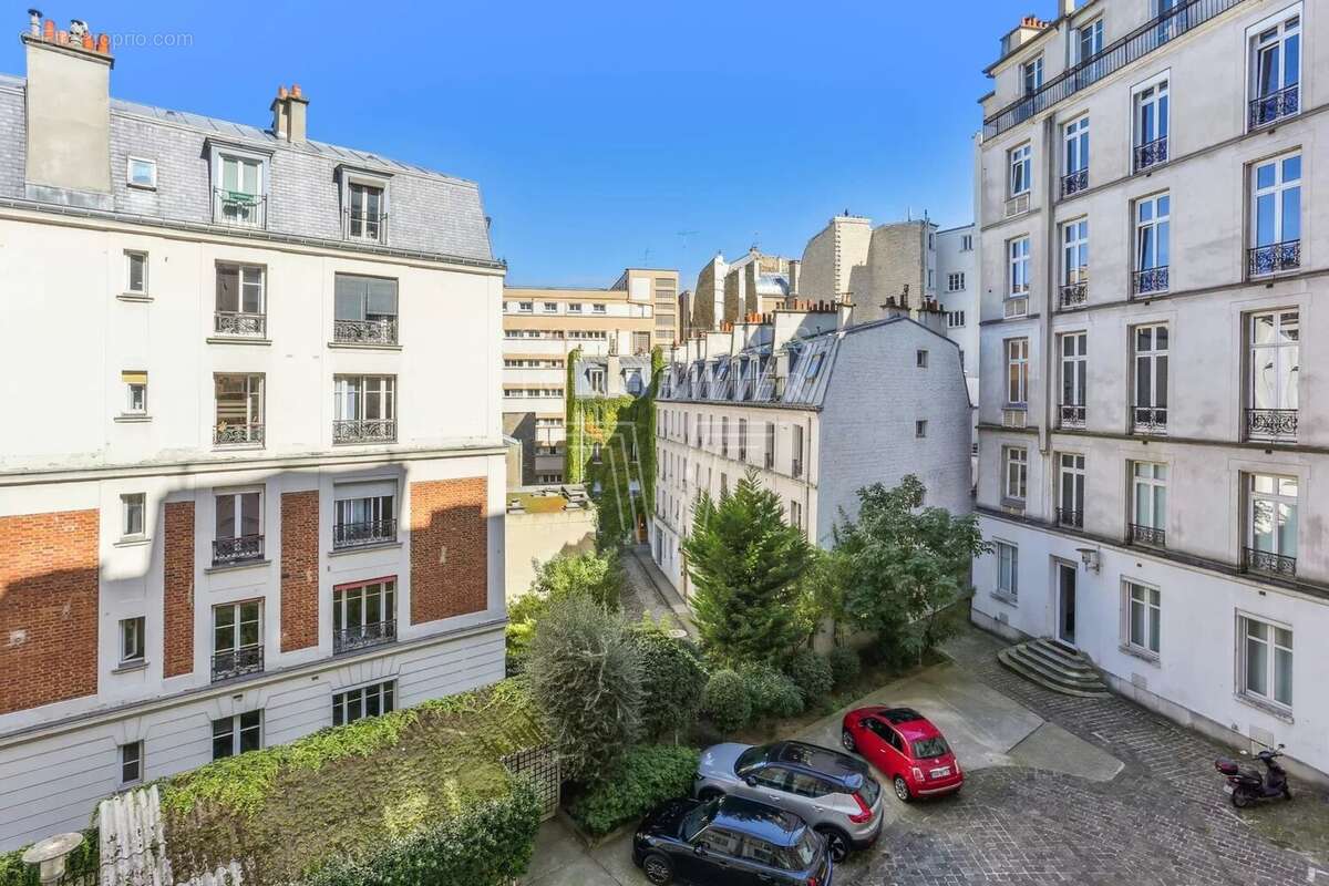 Appartement à PARIS-17E