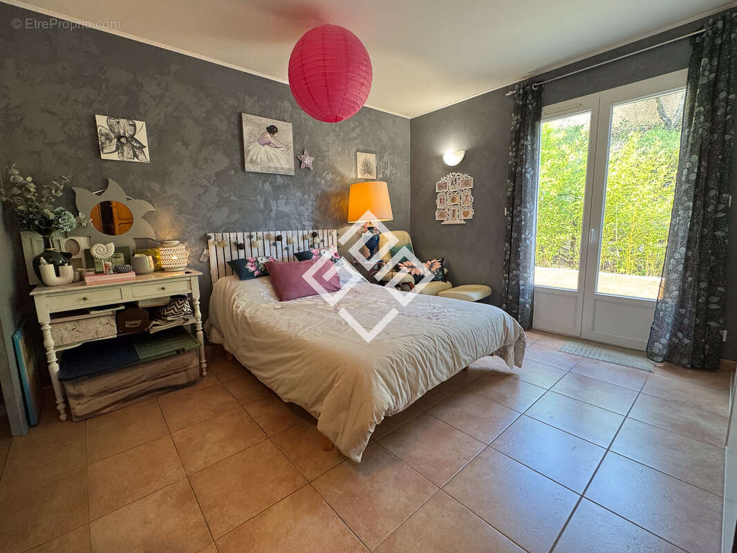 Villa de prestige avec piscine et dépendance. - photo 21