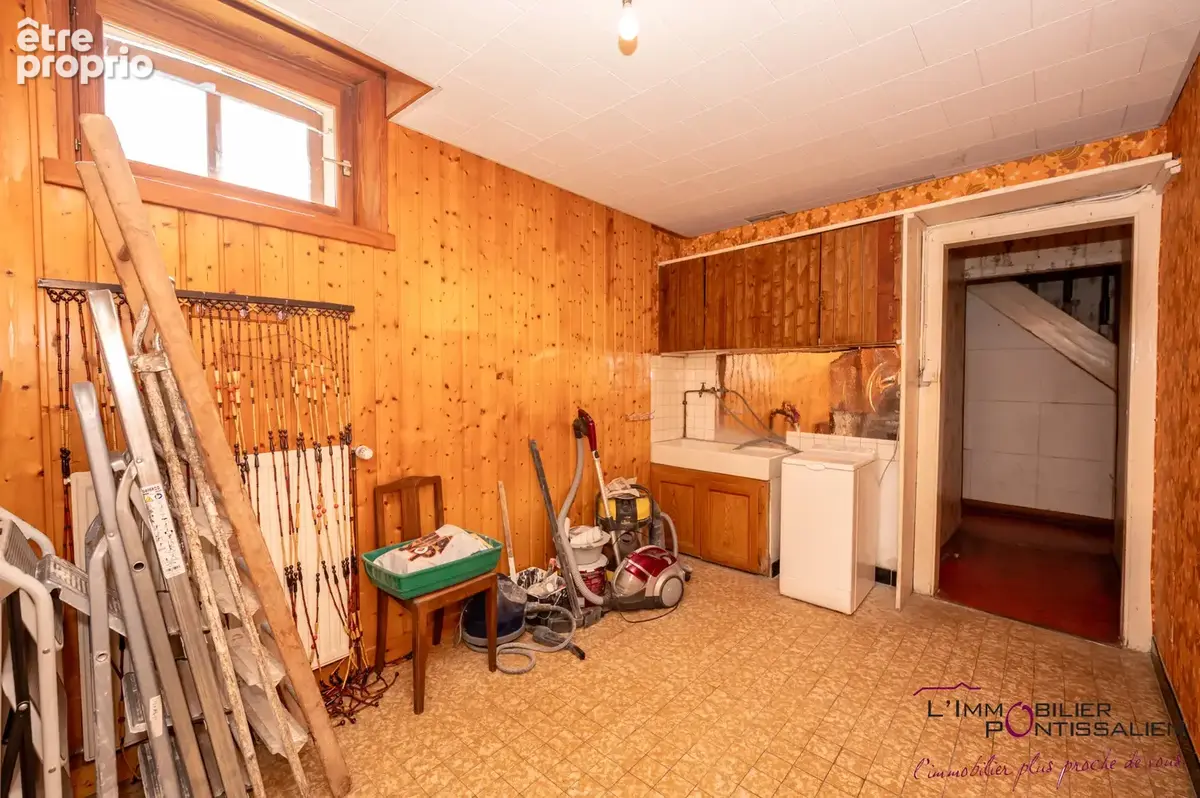 Frasne : maison individuelle offrant de beaux volumes, fort potentiel, garage - photo 14