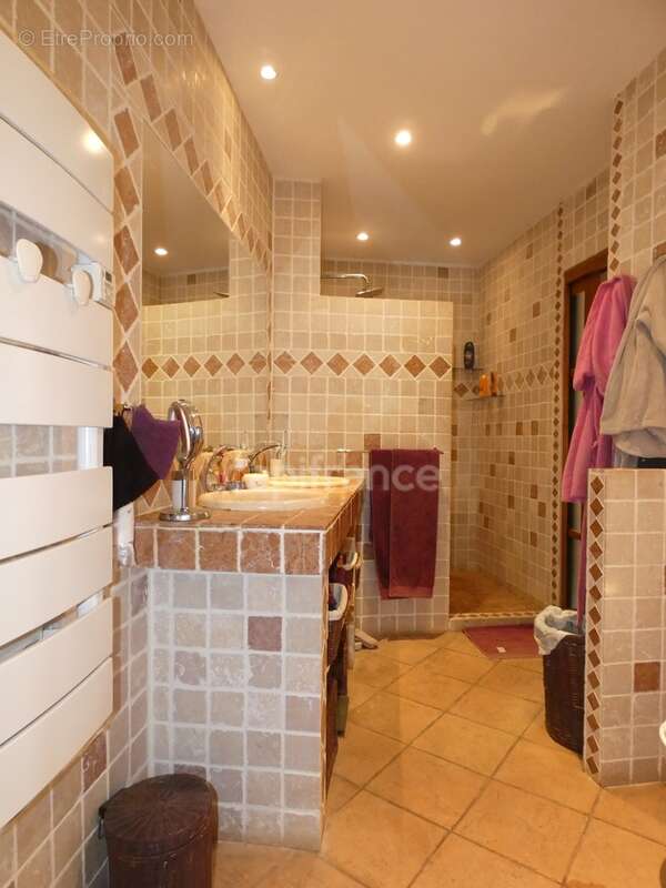 Laudun-maison de village 90m² avec cour et terrasse - photo 6