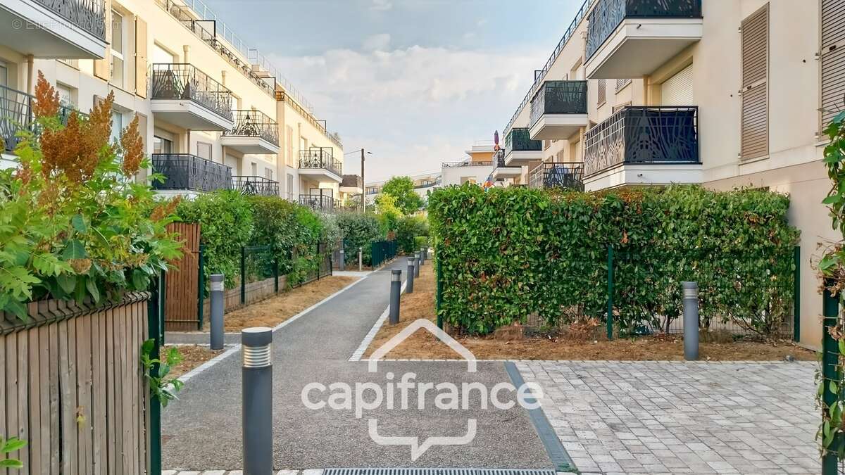 Pontault-Combault-Appartement 2 pièces-Très bon état- Résidence de 2017-Jardin-terrasse-Parking-lumineux-Bien agencé - photo 15