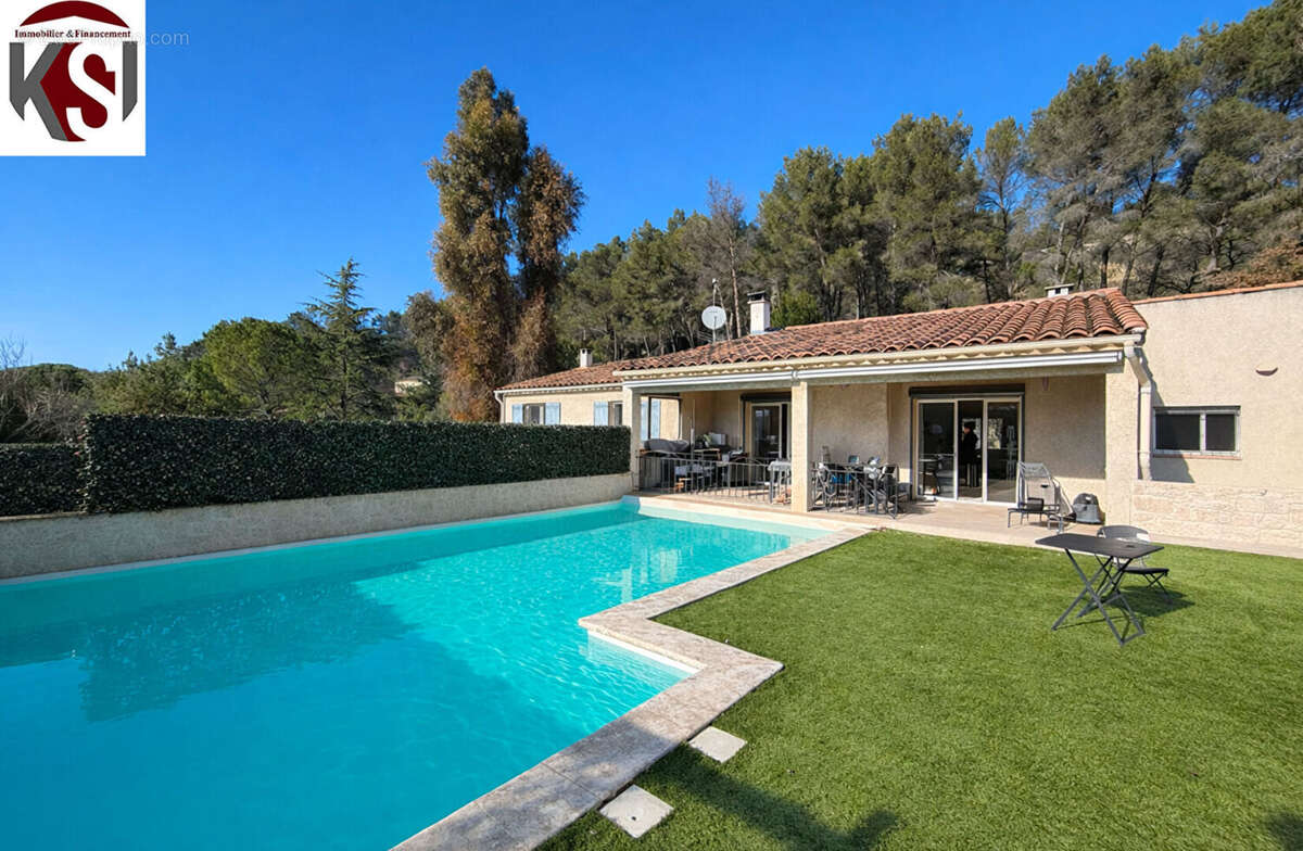 Maison à CHATEAUNEUF-LE-ROUGE