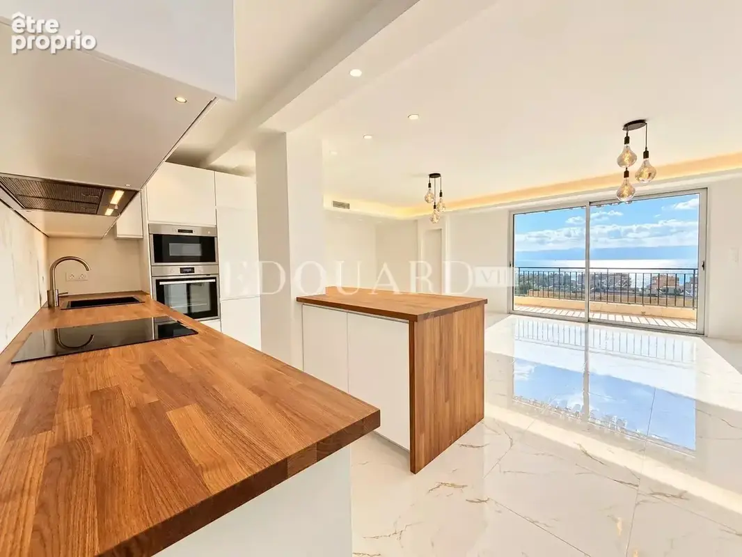 Somptueux quatre pièces à vendre avec belle vue sur la ville et la mer, en plein centre de Roquebrune Cap Martin - photo 13