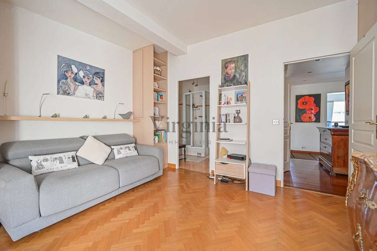 Appartement à CHARENTON-LE-PONT