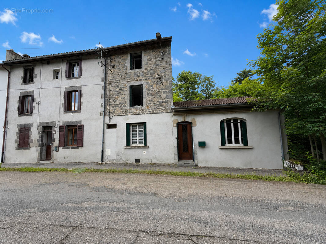 Maison à LA MONNERIE-LE-MONTEL