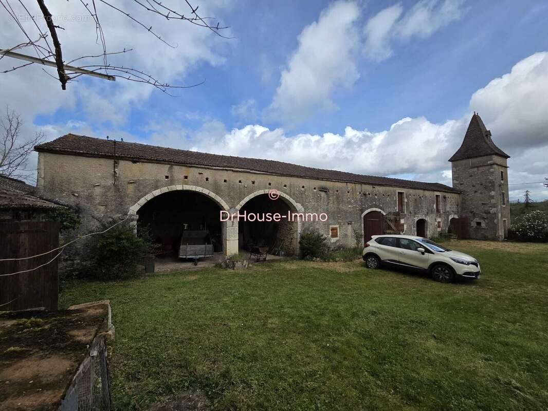 Maison à AUJOLS