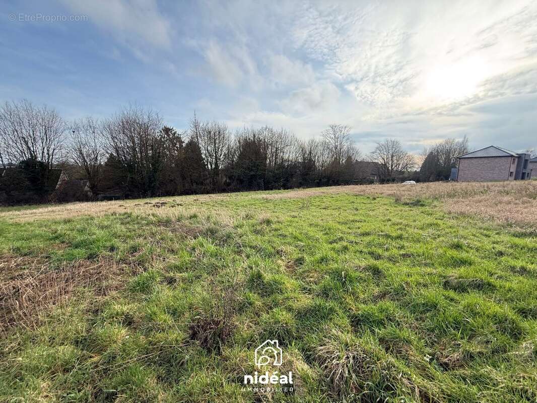 Terrain à BOUSSIERES-SUR-SAMBRE
