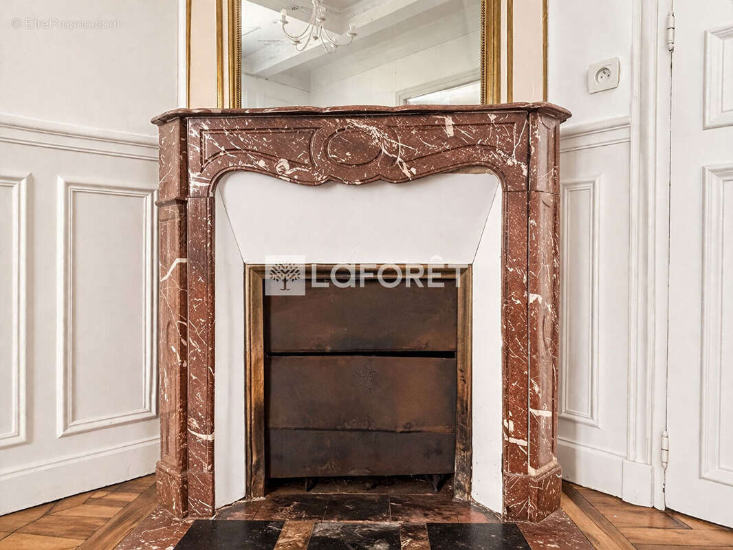 Trois Pièces - Charme de l'ancien - Paris 15ème - photo 4