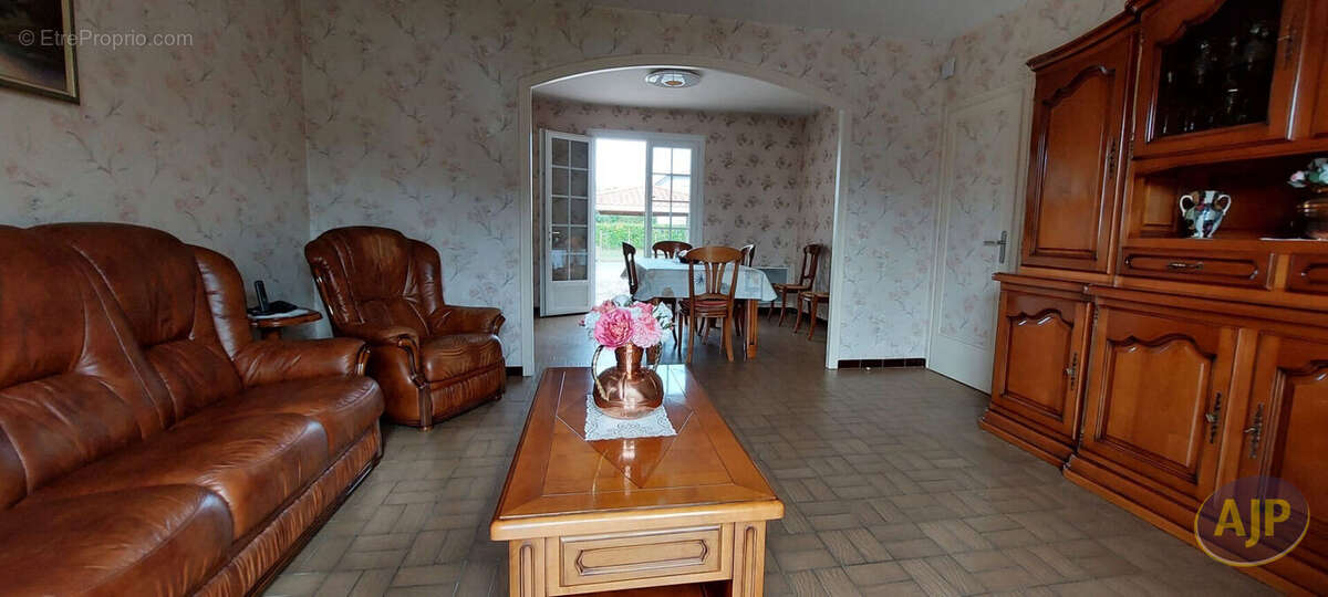 Maison à SAINT-JEAN-D'ILLAC